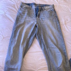 American Eagle Mom Jeans- Light wash
